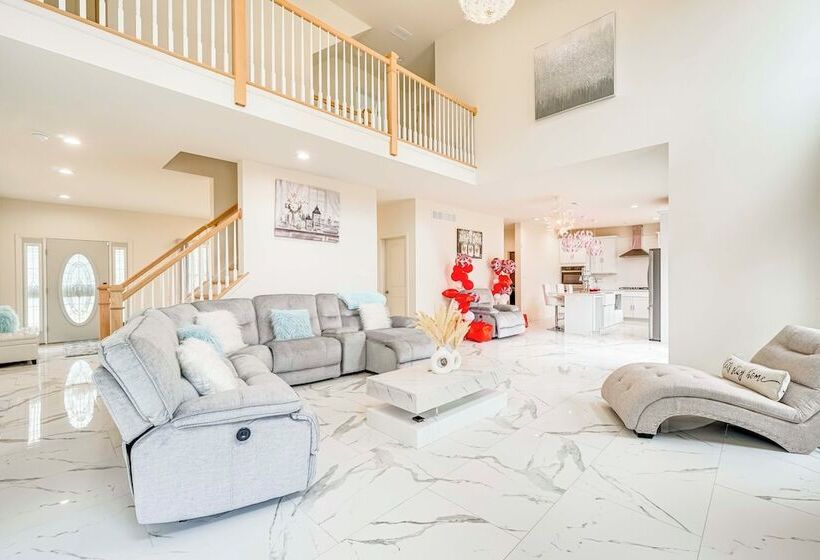 Spacious Poconos Home ~ 19 Mi To Kalahari!