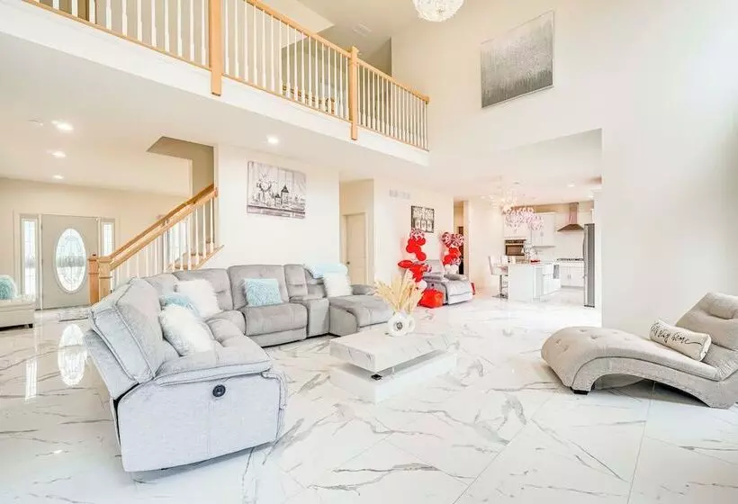 Spacious Poconos Home ~ 19 Mi To Kalahari!