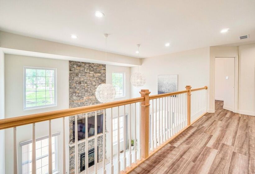 Spacious Poconos Home ~ 19 Mi To Kalahari!