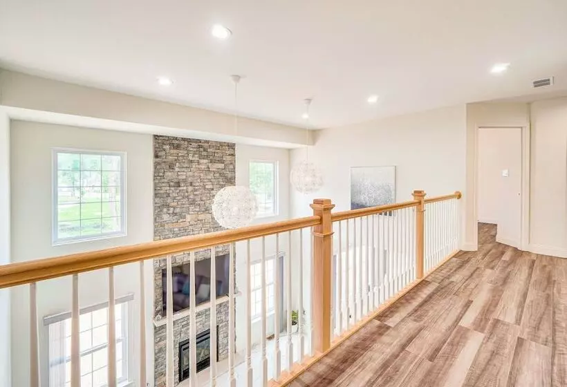 Spacious Poconos Home ~ 19 Mi To Kalahari!