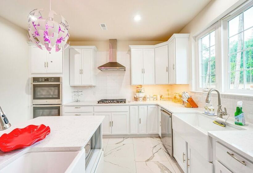 Spacious Poconos Home ~ 19 Mi To Kalahari!