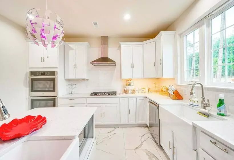 Spacious Poconos Home ~ 19 Mi To Kalahari!