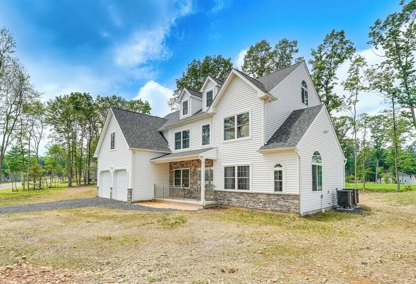 Spacious Poconos Home ~ 19 Mi To Kalahari!