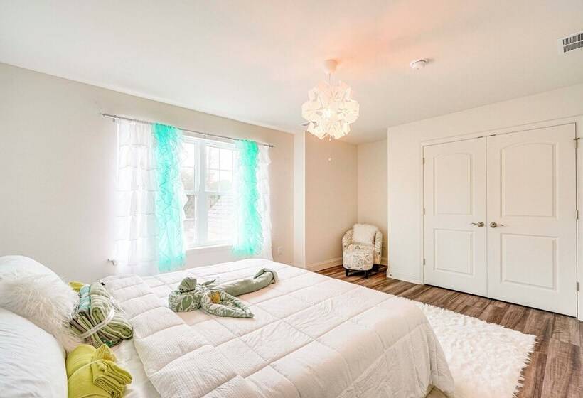 Spacious Poconos Home ~ 19 Mi To Kalahari!