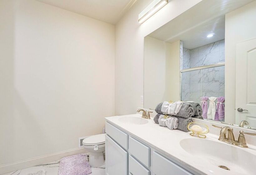 Spacious Poconos Home ~ 19 Mi To Kalahari!