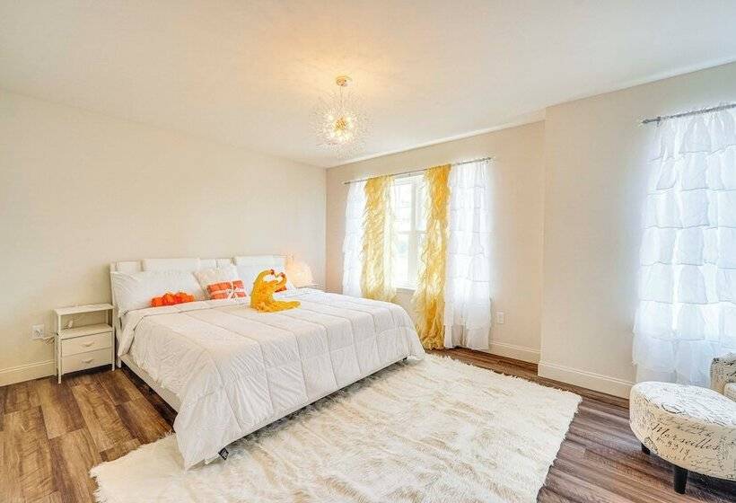 Spacious Poconos Home ~ 19 Mi To Kalahari!