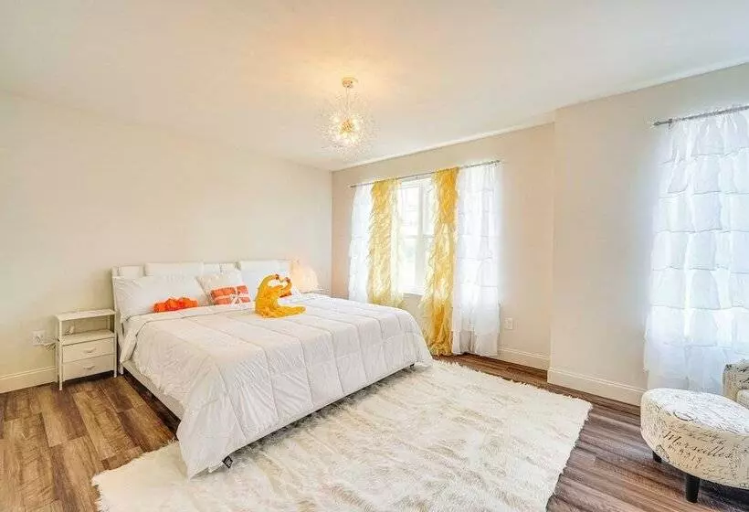 Spacious Poconos Home ~ 19 Mi To Kalahari!