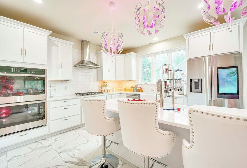 Spacious Poconos Home ~ 19 Mi To Kalahari!