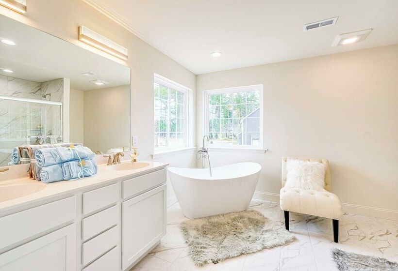 Spacious Poconos Home ~ 19 Mi To Kalahari!