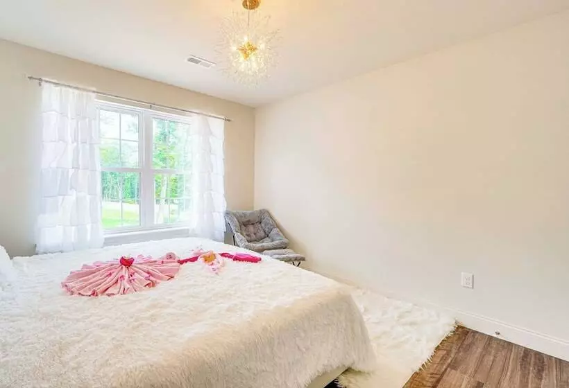 Spacious Poconos Home ~ 19 Mi To Kalahari!