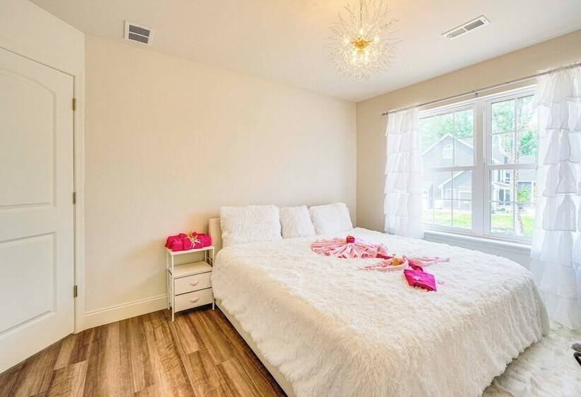 Spacious Poconos Home ~ 19 Mi To Kalahari!