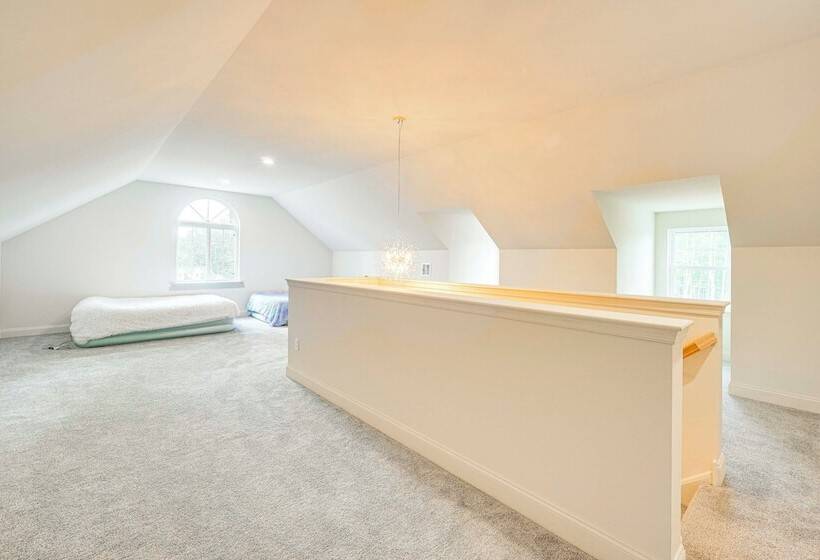 Spacious Poconos Home ~ 19 Mi To Kalahari!