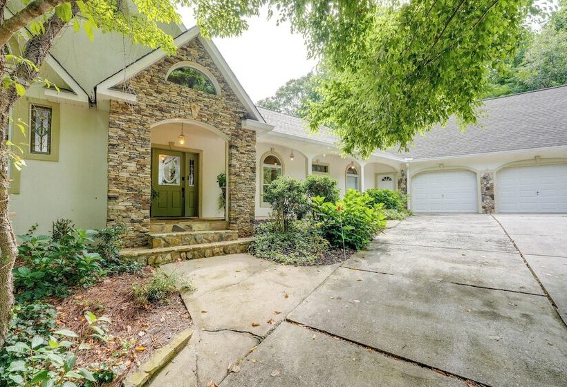 Stunning Hiawassee Hideaway W/ Impeccable Views!