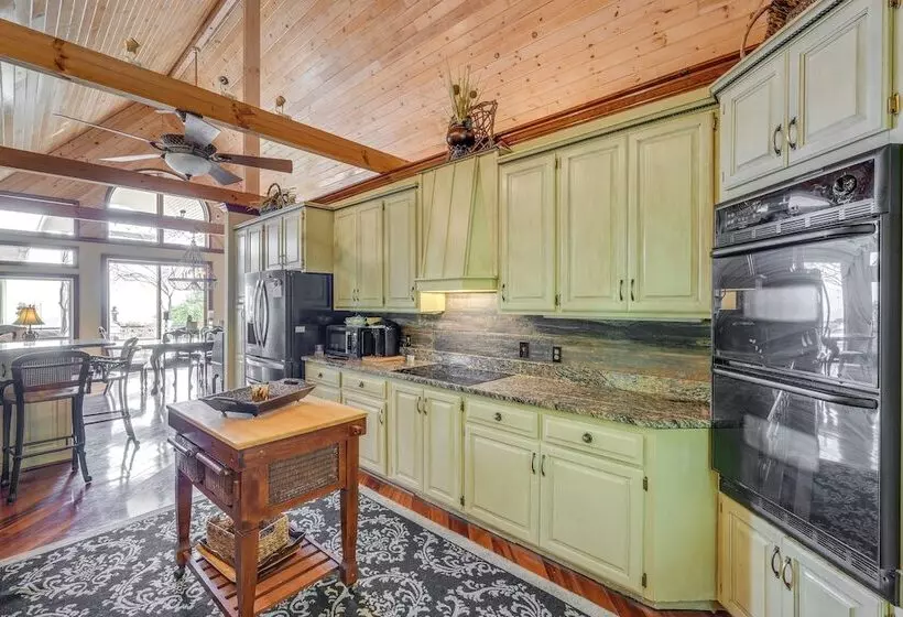 Stunning Hiawassee Hideaway W/ Impeccable Views!