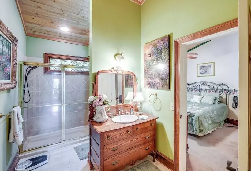 Stunning Hiawassee Hideaway W/ Impeccable Views!