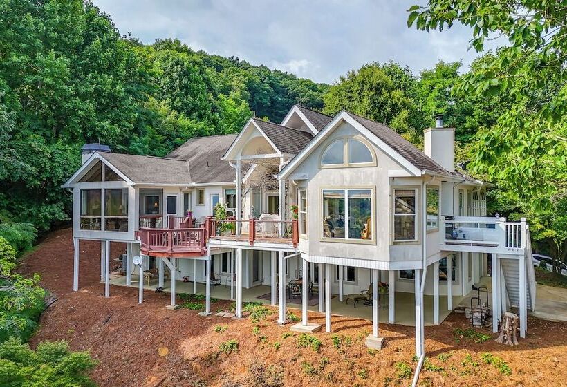 Stunning Hiawassee Hideaway W/ Impeccable Views!
