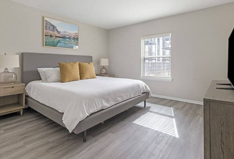 Landing At The Brookwood Apartments