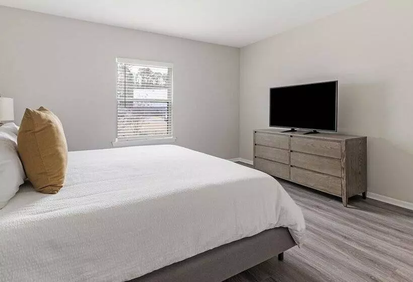 Landing At The Brookwood Apartments