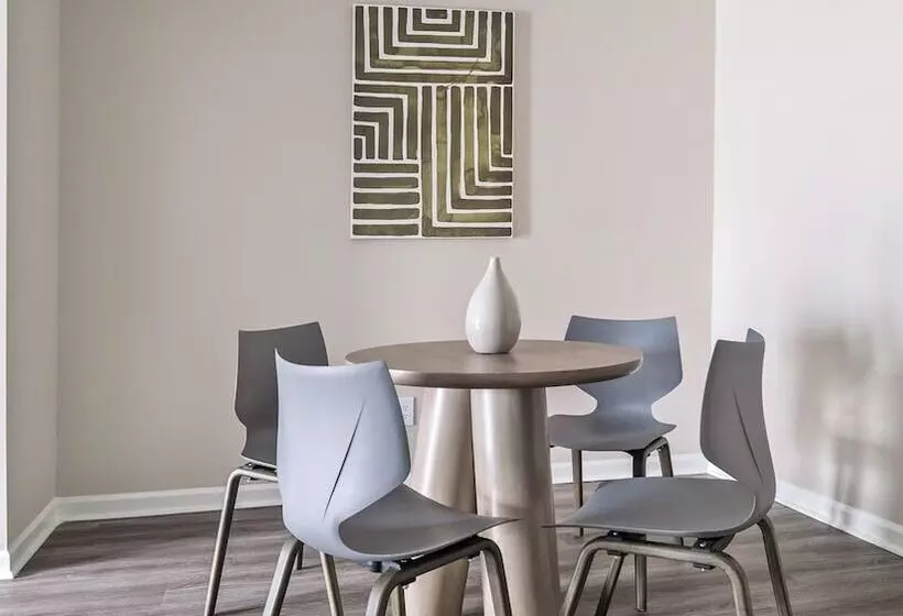 Landing At The Brookwood Apartments