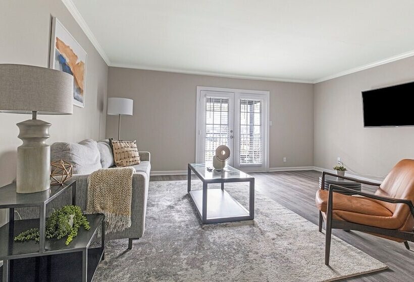 Landing At The Brookwood Apartments