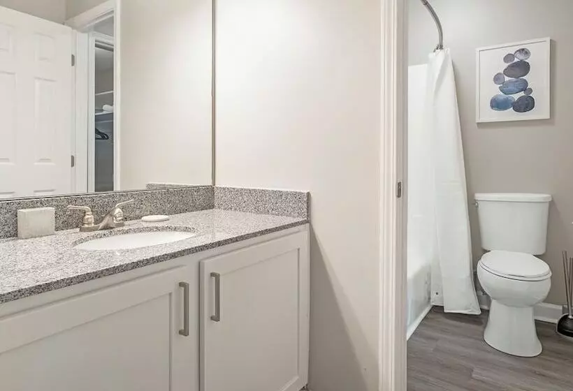 Landing At The Brookwood Apartments