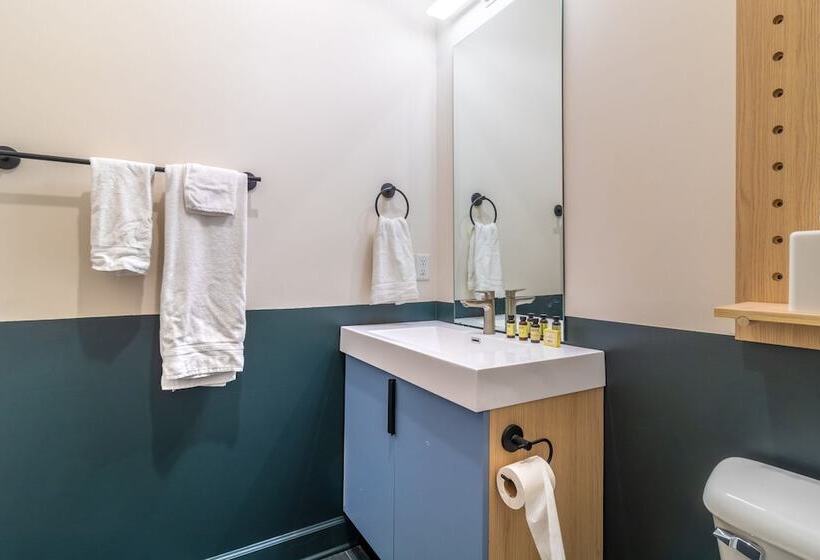 The Conway Modern Music City Penthouse Sleeps 24