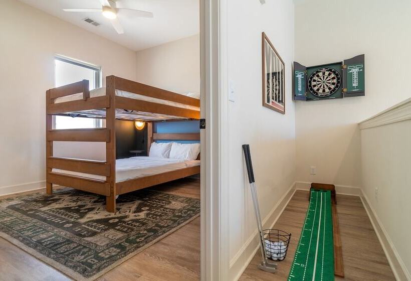 The Conway Modern Music City Penthouse Sleeps 24