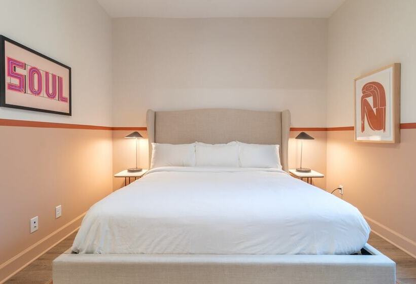 The Conway Modern Music City Penthouse Sleeps 24