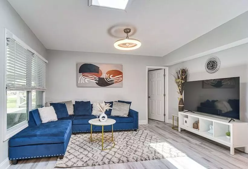 Updated Seminole Home W/ Pool   7 Mi To Beach!