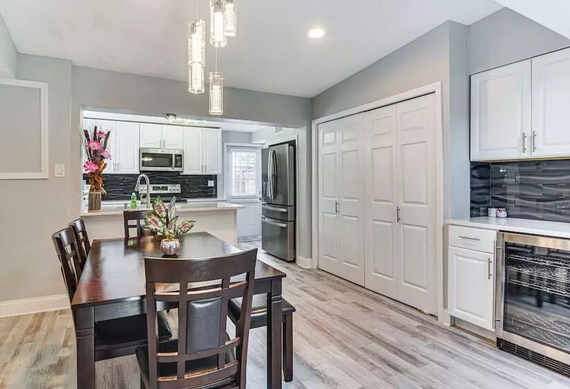 Updated Seminole Home W/ Pool   7 Mi To Beach!