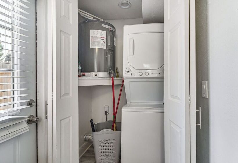 Updated Seminole Home W/ Pool   7 Mi To Beach!