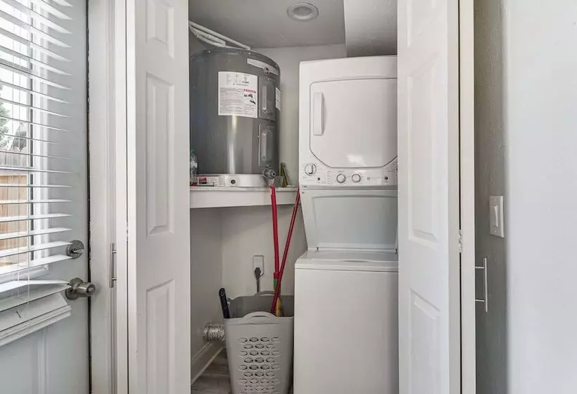 Updated Seminole Home W/ Pool   7 Mi To Beach!