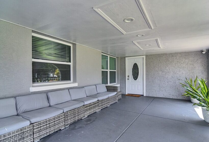 Updated Seminole Home W/ Pool   7 Mi To Beach!