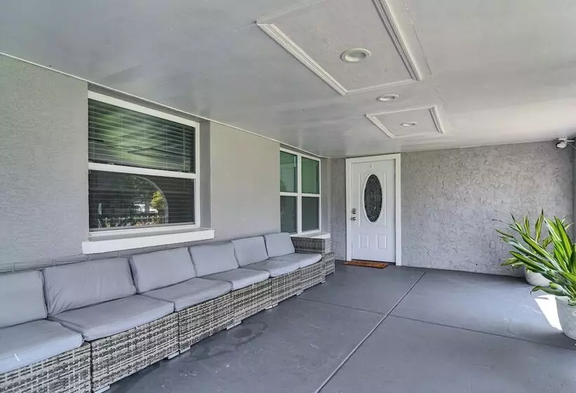 Updated Seminole Home W/ Pool   7 Mi To Beach!