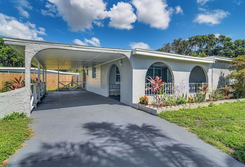 Updated Seminole Home W/ Pool   7 Mi To Beach!