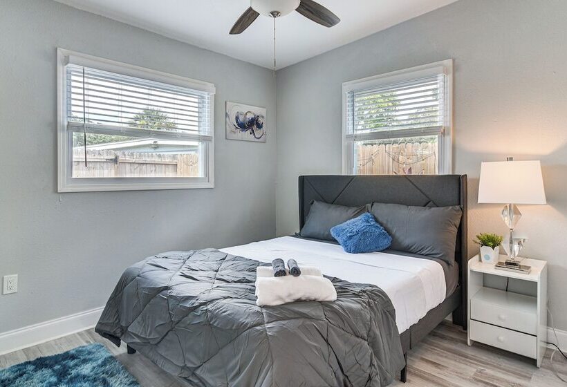 Updated Seminole Home W/ Pool   7 Mi To Beach!