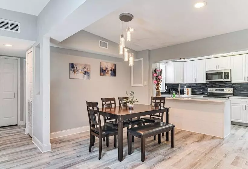 Updated Seminole Home W/ Pool   7 Mi To Beach!