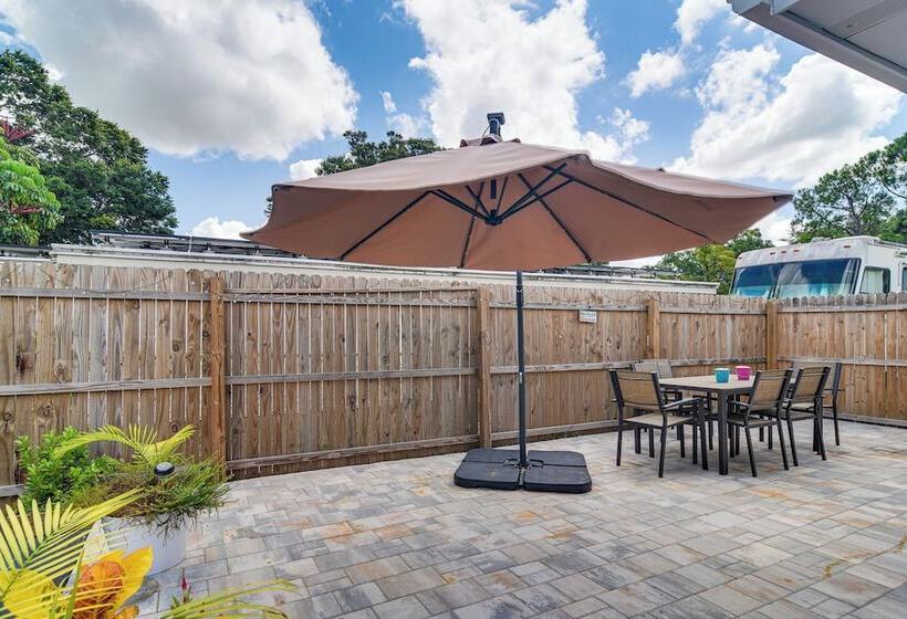 Updated Seminole Home W/ Pool   7 Mi To Beach!