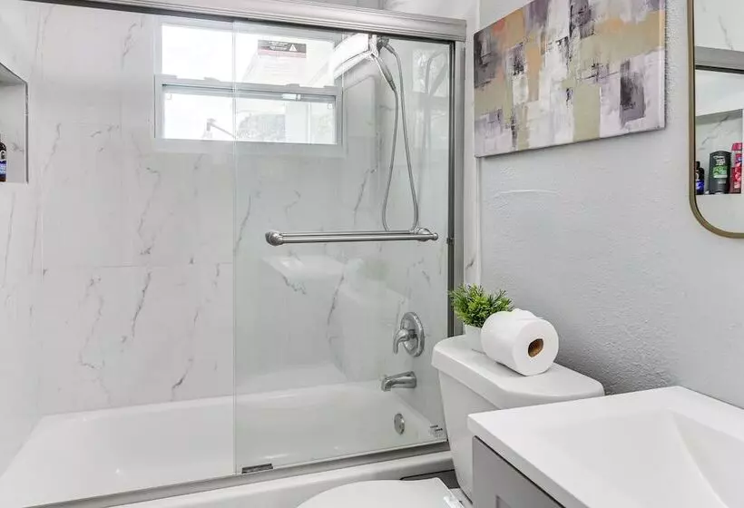 Updated Seminole Home W/ Pool   7 Mi To Beach!