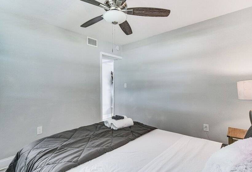 Updated Seminole Home W/ Pool   7 Mi To Beach!