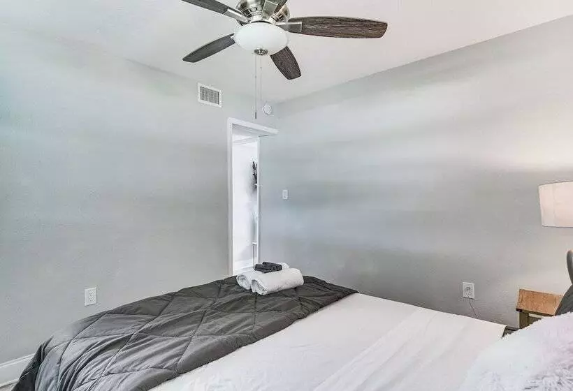 Updated Seminole Home W/ Pool   7 Mi To Beach!