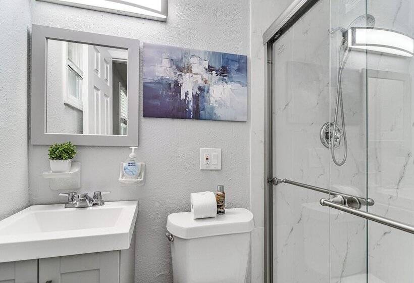 Updated Seminole Home W/ Pool   7 Mi To Beach!