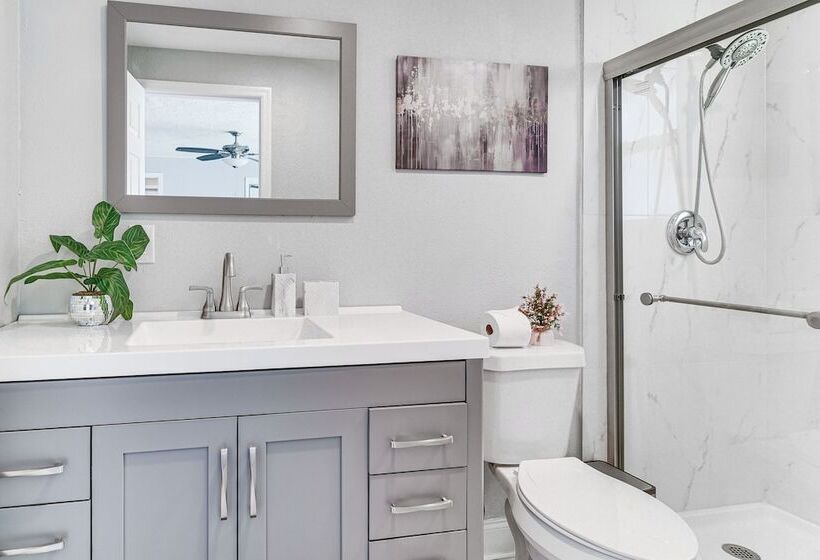 Updated Seminole Home W/ Pool   7 Mi To Beach!