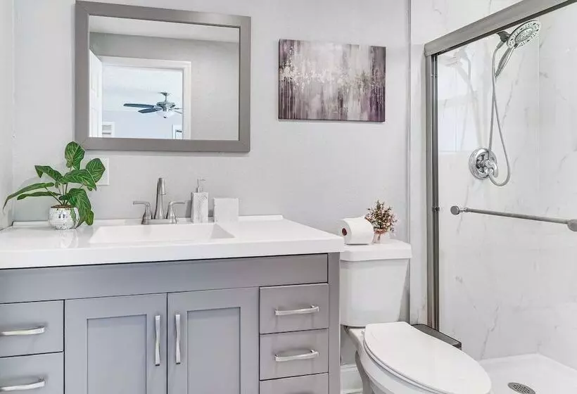 Updated Seminole Home W/ Pool   7 Mi To Beach!