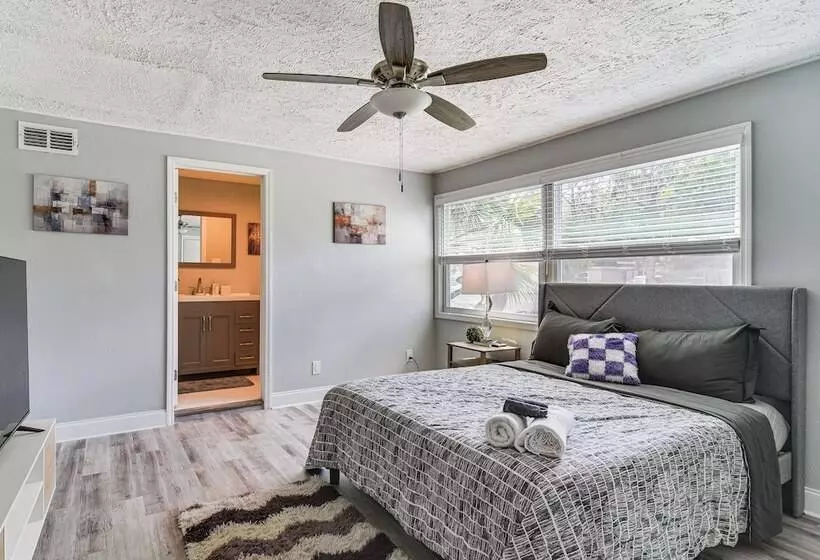 Updated Seminole Home W/ Pool   7 Mi To Beach!