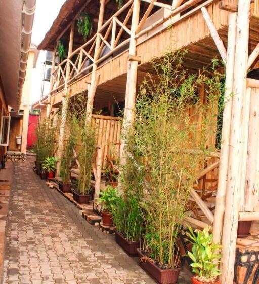 تختخواب و صبحانه Acacia Nest Jinja