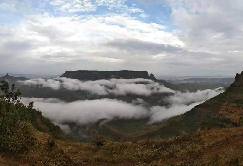 Aamiaismajoitus (B&B) The Bagicha Residency Matheran