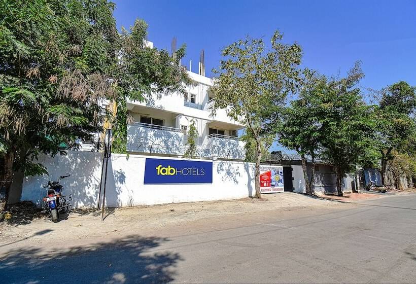 Fabhotel Red Velvet Inn & Suites