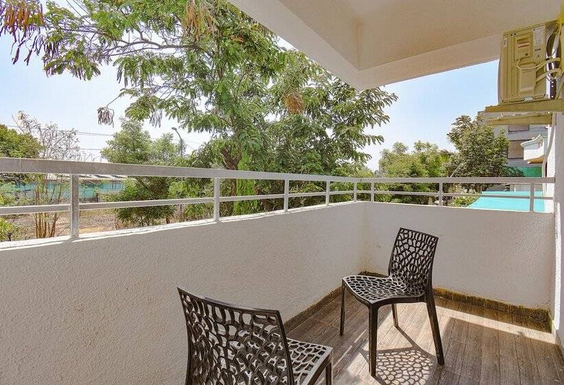 Fabhotel Red Velvet Inn & Suites