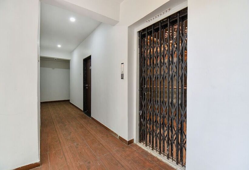 Fabhotel Red Velvet Inn & Suites